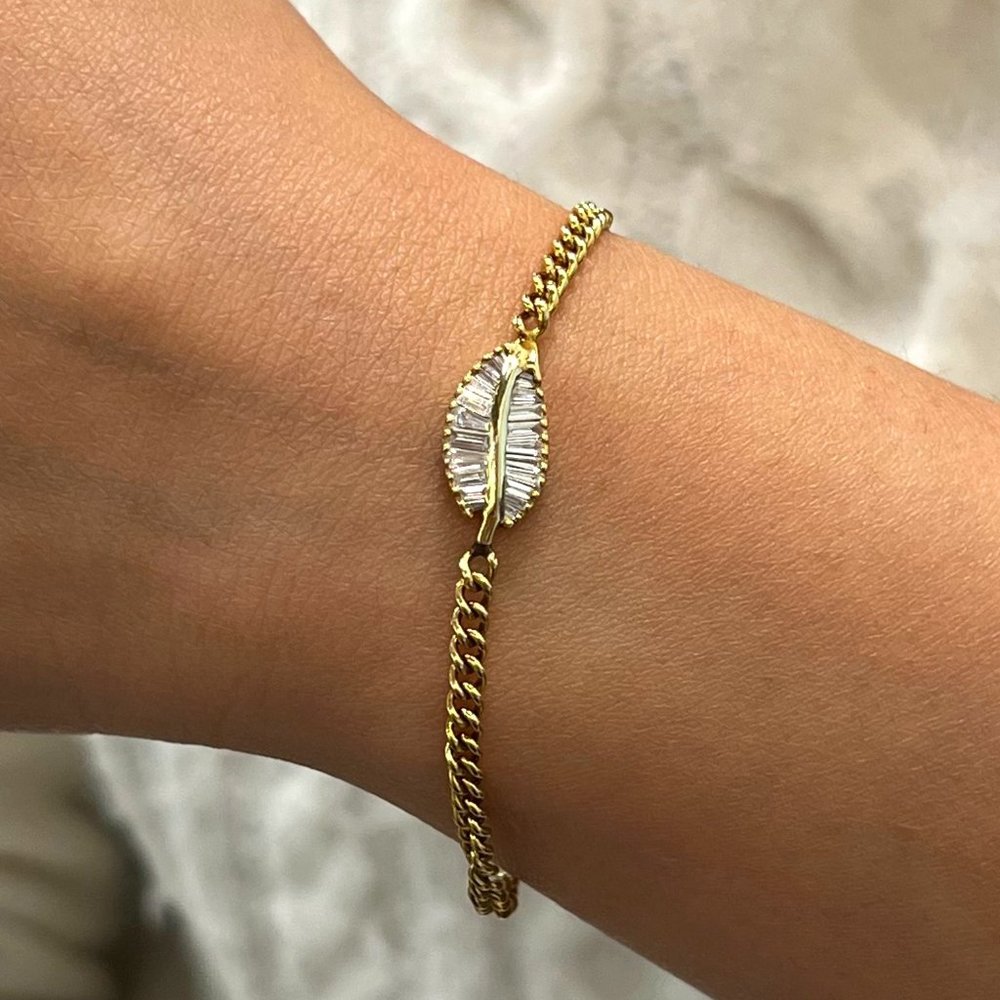 0.35Cttw Baguette Cut Diamond Leaf Cuban Link Bracelet 14K Yellow Gold 6 Inches